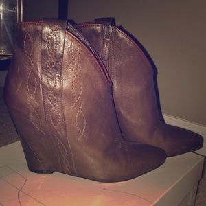 Latitude Femme Leather Booties
